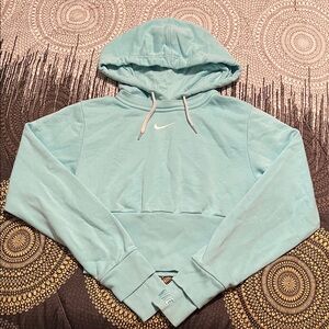 nike cropped hoodie
